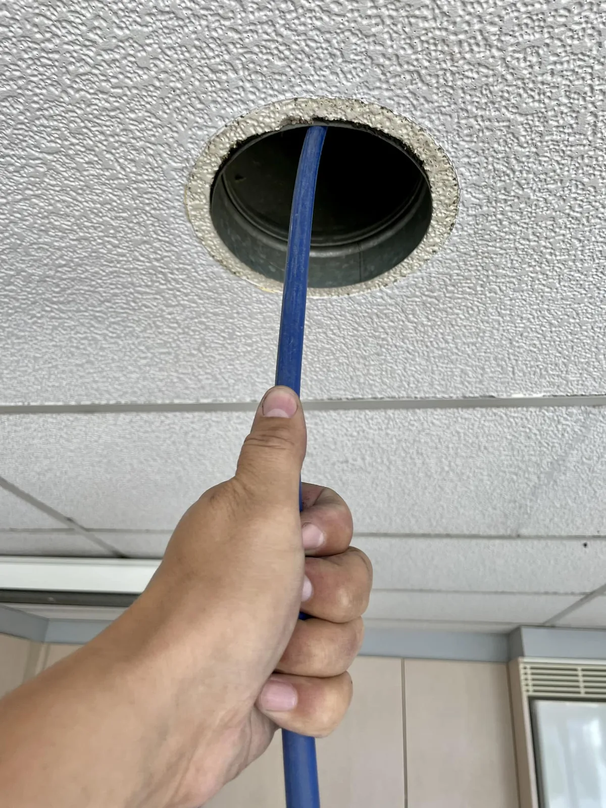 Rensning af ventilationskanal i loft